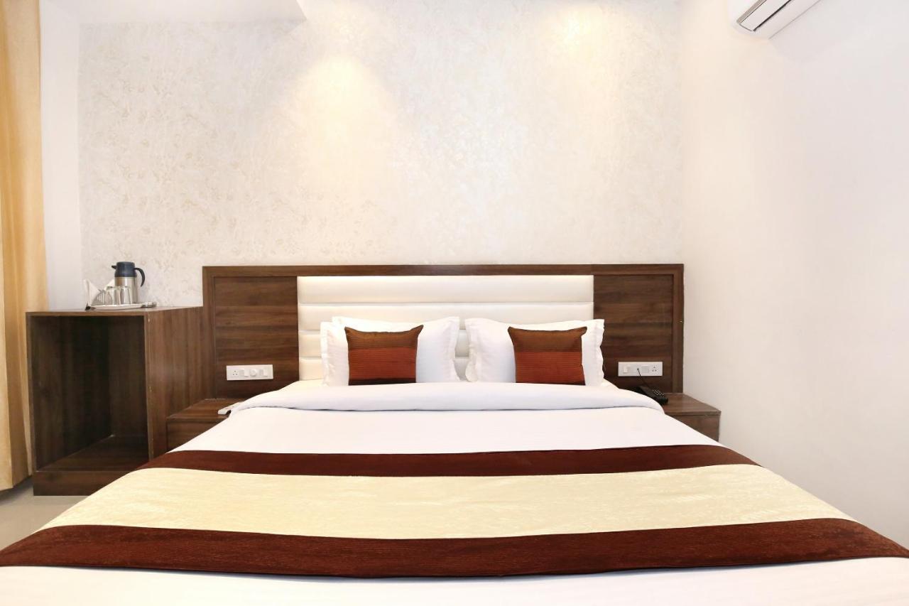 Oyo 11680 Hotel Grand Star Amritsar Exterior photo
